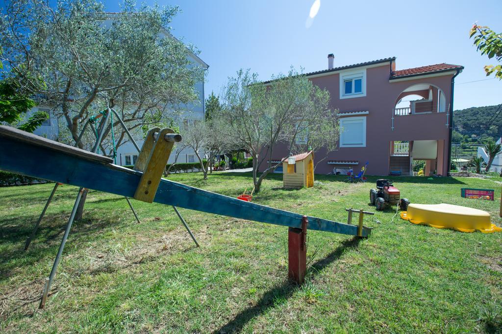 Apartments Dunja Piric โลปาร์ ภายนอก รูปภาพ