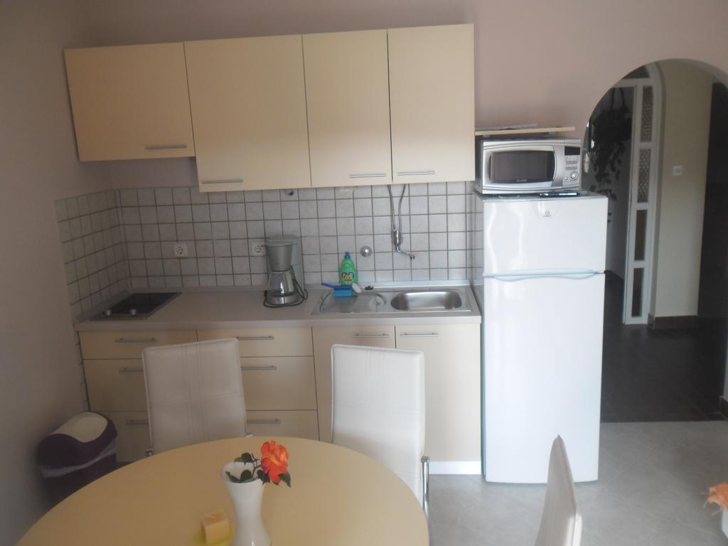 Apartments Dunja Piric โลปาร์ ภายนอก รูปภาพ