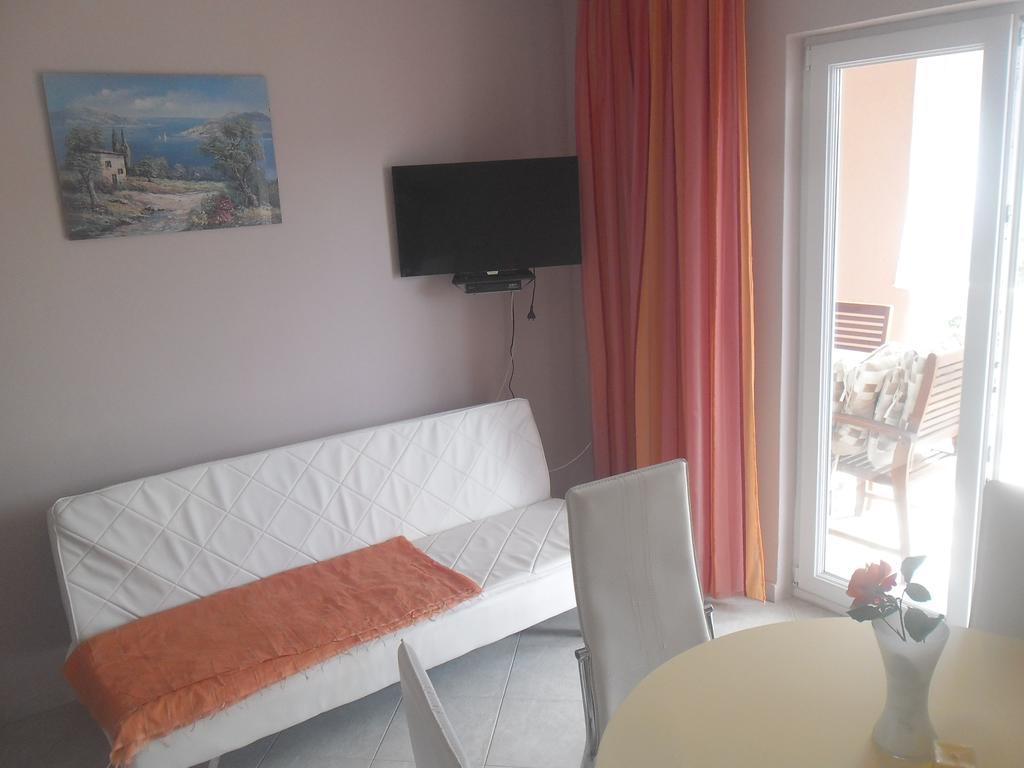 Apartments Dunja Piric โลปาร์ ภายนอก รูปภาพ