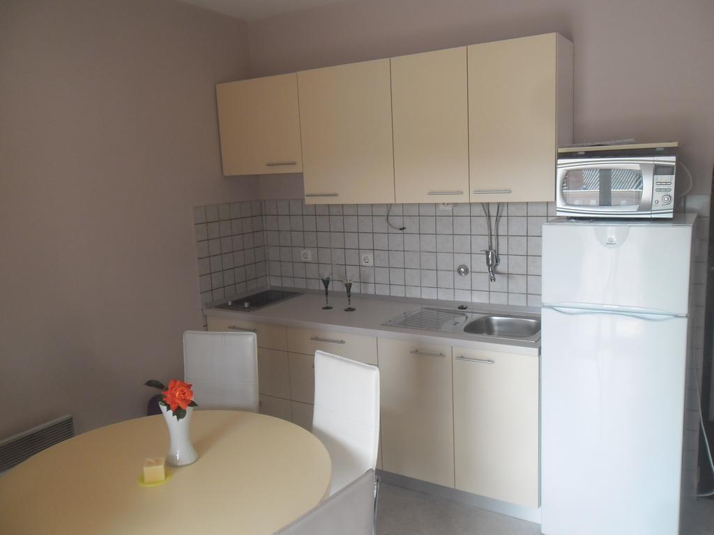 Apartments Dunja Piric โลปาร์ ภายนอก รูปภาพ