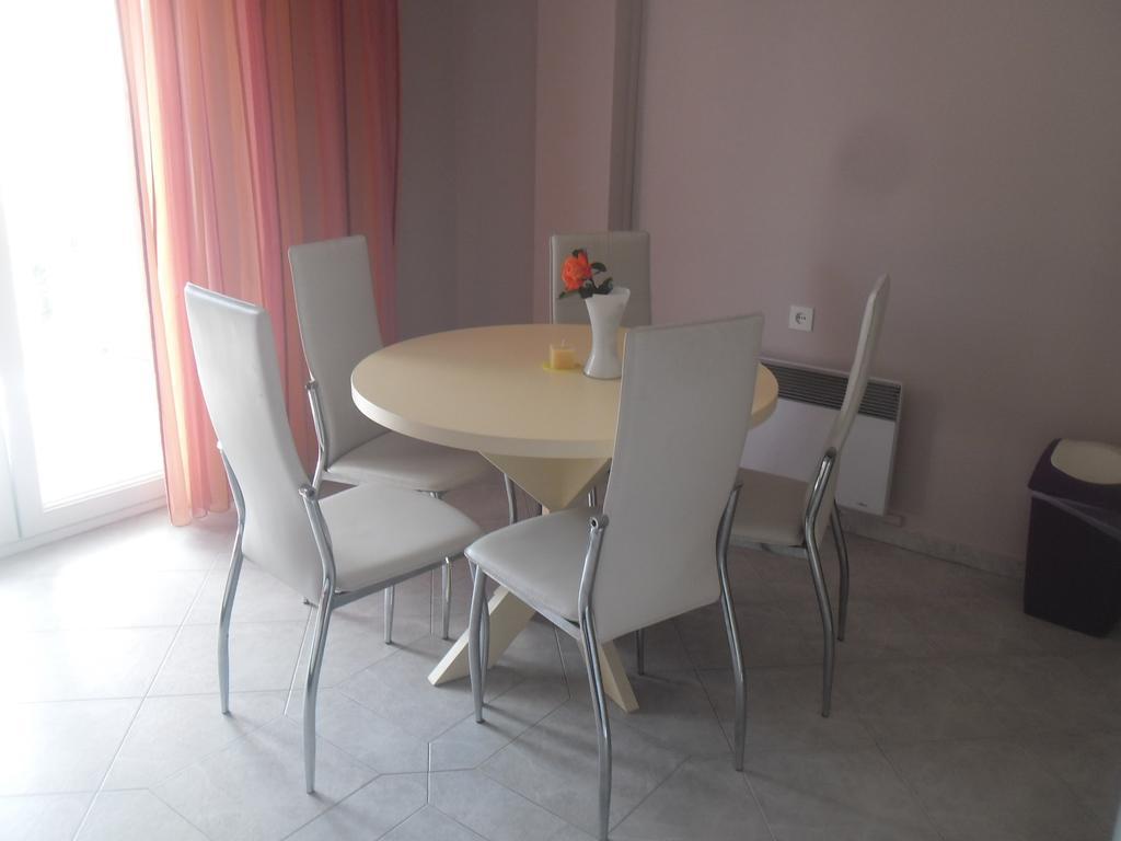 Apartments Dunja Piric โลปาร์ ภายนอก รูปภาพ